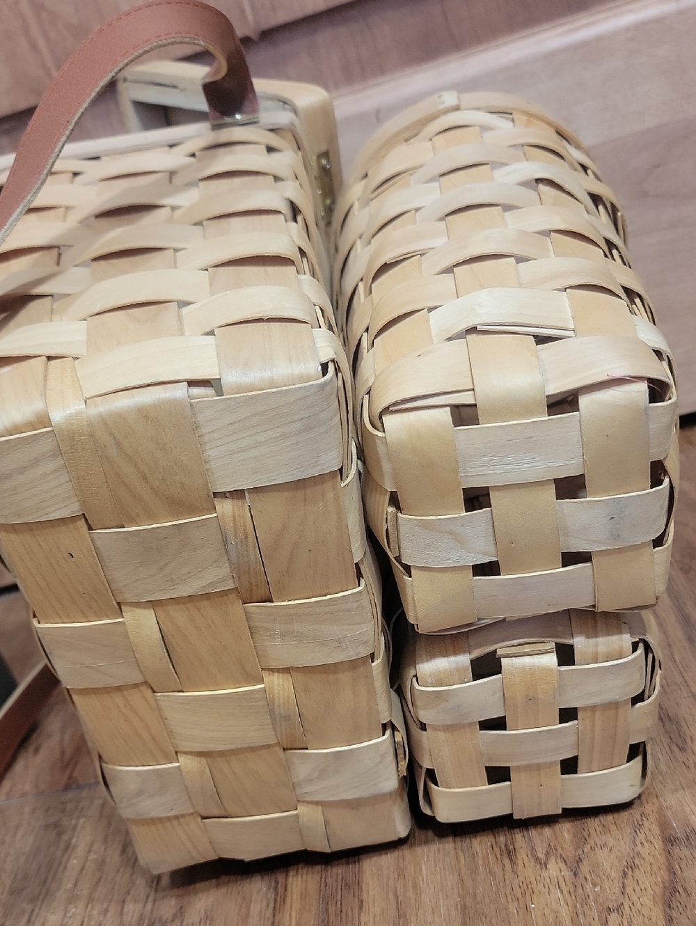 Split Cedar Picnic & Wine Basket - Picture 9 of 13